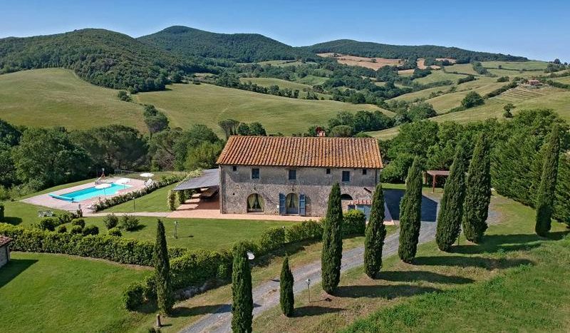 Träumen Sie von einem Urlaub in der Toskana? Entdecken Sie die zauberhafte Villa Leccino und erleben Sie einen unvergesslichen Aufenthalt inmitten der atemberaubenden Landschaft.